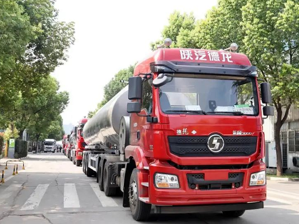 疫情之下，海外客戶線上訂車，20臺(tái)凌宇罐車批量交付！