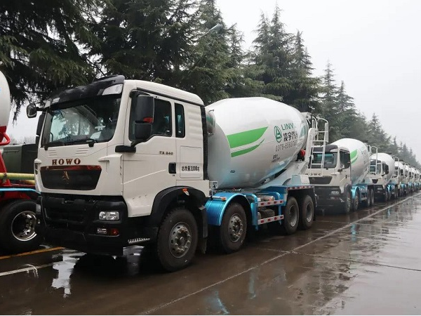 春雨濛濛，氣勢(shì)如虹！凌宇攪拌車震撼發(fā)車！